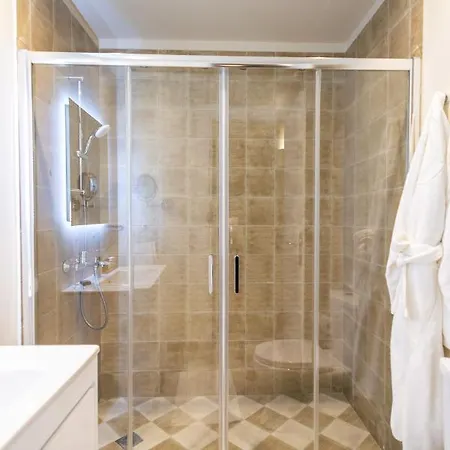 33solonossuites * Atenas